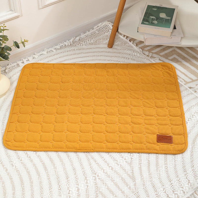 Thick Winter Pet Mat – Warm & Cozy for Cats & Dogs